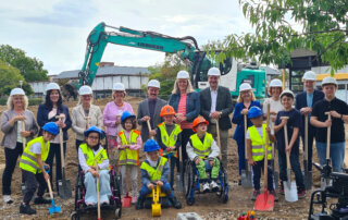 Feierlicher erster Spatenstich zum Mosaikschul-Erweiterungsbau 5.9.2025 (Foto: Kiz LU)